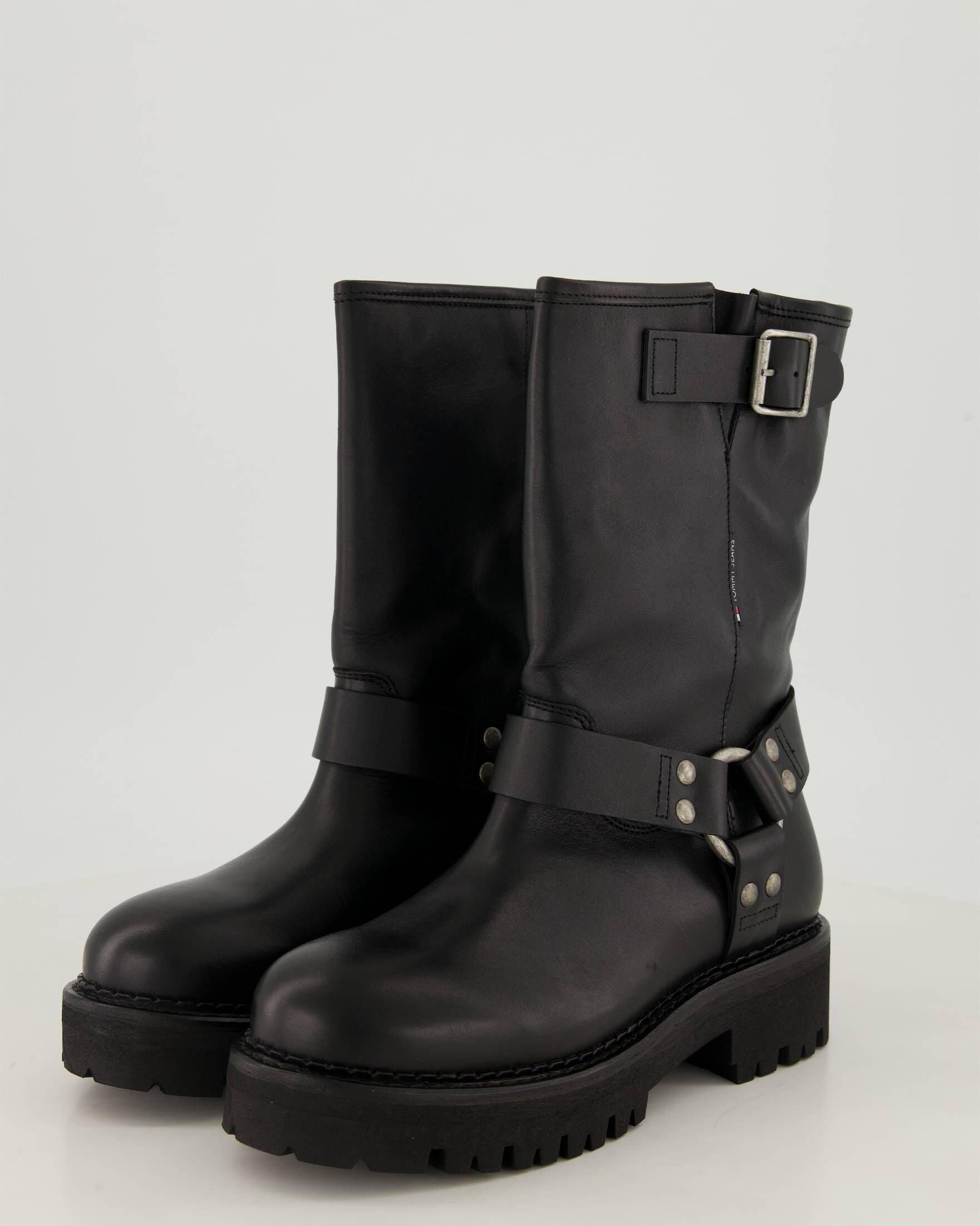 Der Ultimative Guide Bikerstiefel Fur Damen Stil Schutz Und Selbstbewusstsein Auf Zwei Radern Und Daruber Hinausfeed