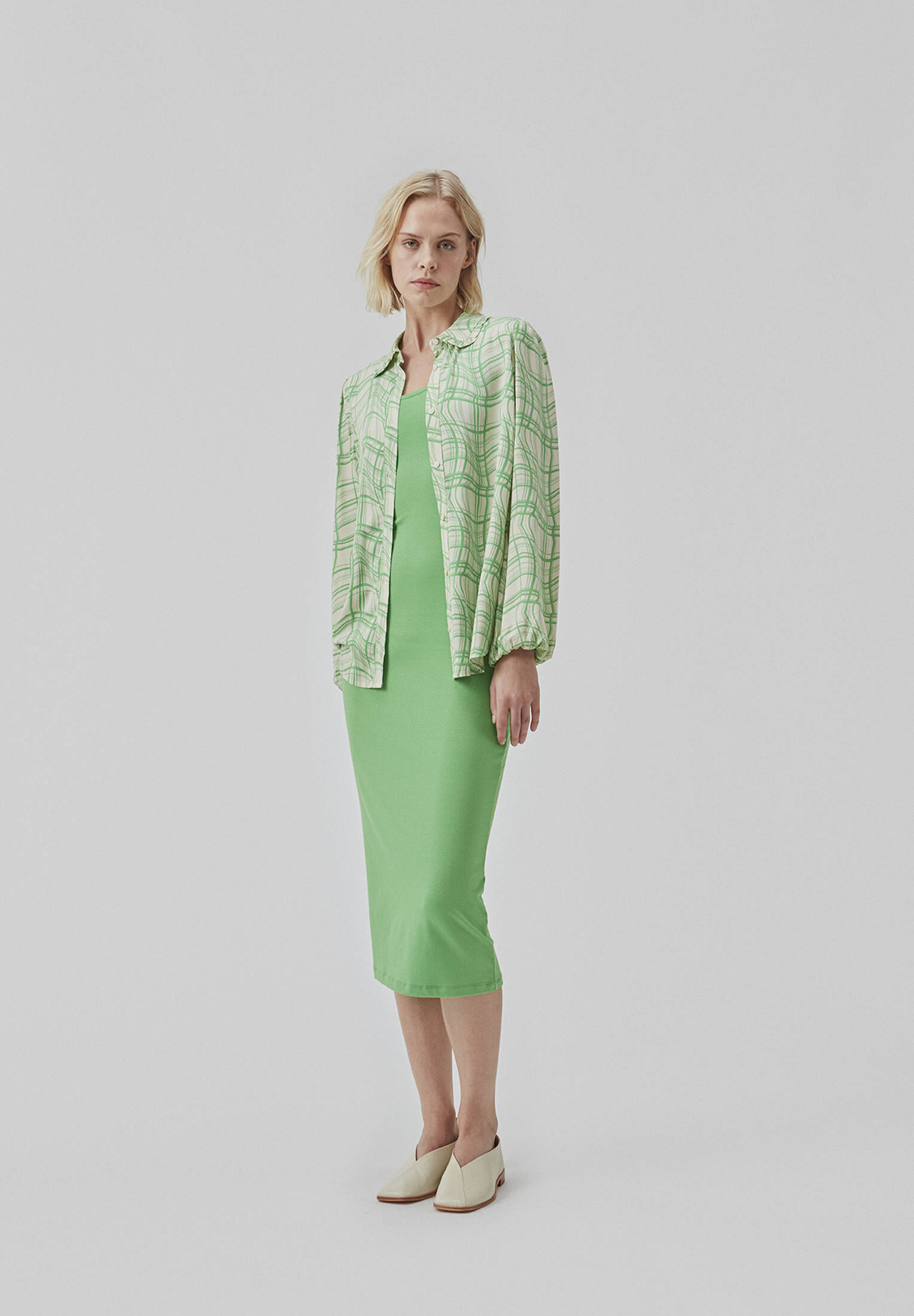 Vila Damen Bluse VINOVA – Kurzärmlig, Mit Binde-Kragen, Aus Recyceltem Polyester (Regular Fit)