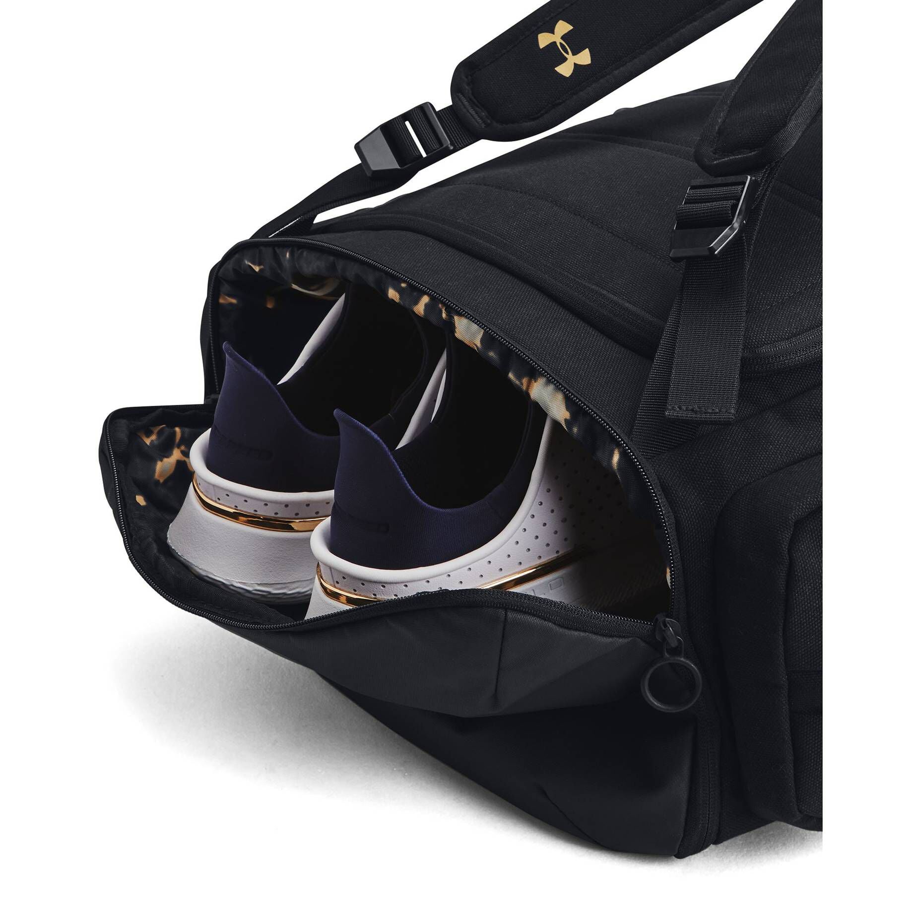 Project Rock Rucksack Under Armour Rucksack PROJECT ROCK DUFFLE in Schwarz kaufen | engelhorn