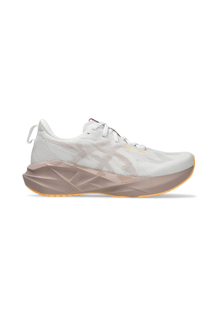 Asics Damen Weiss/Sand Laufschuhe Novablast 5, Gr. 40Eu