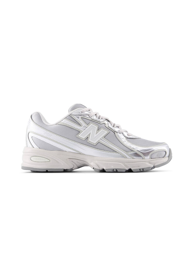 New Balance Damen Silber Sneaker 740, Gr. 40,5Eu