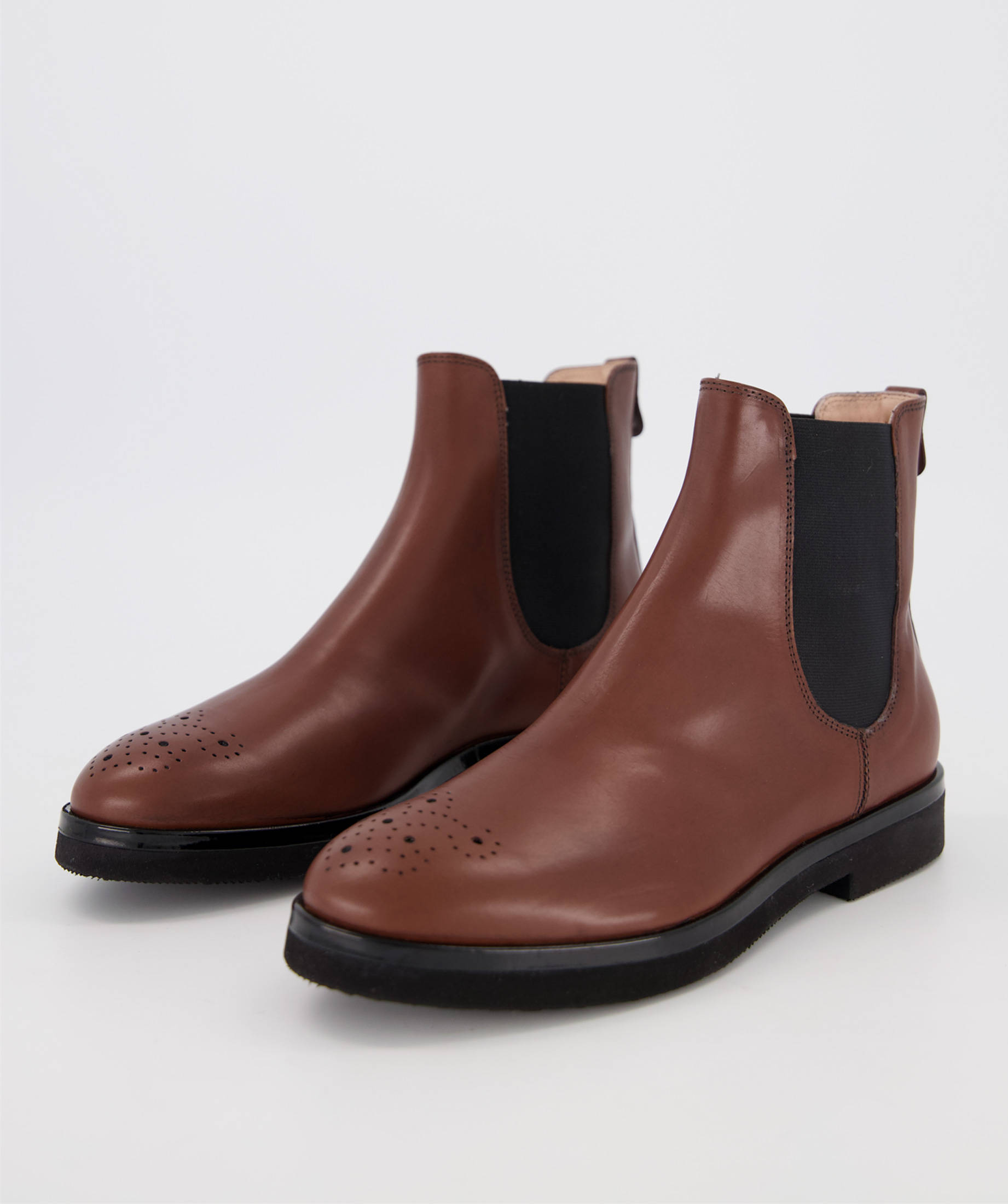 agl lugged sole chelsea boot